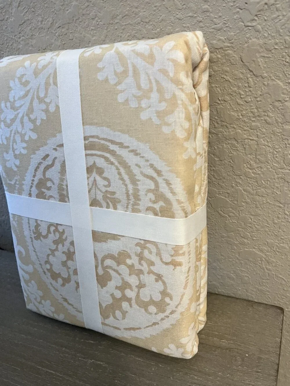 Pottery Barn Lena Medallion Full / Queen Straw Multi Duvet Cover